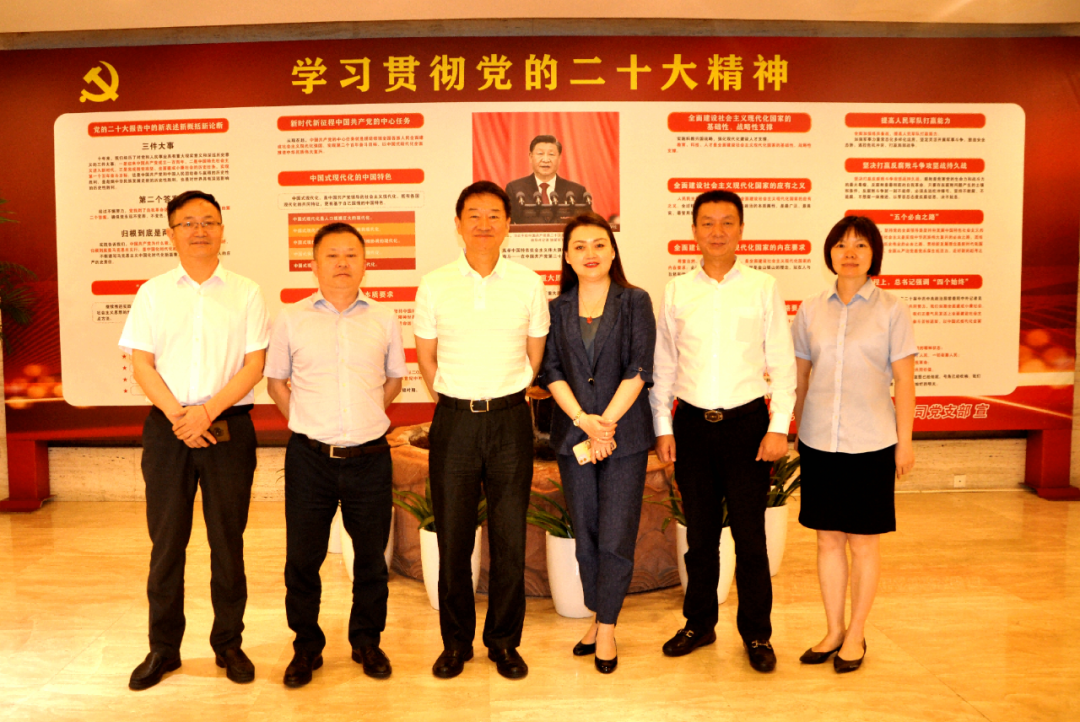 四川尊龙凯时集团党委书记、董事长任丁调研花园宾馆