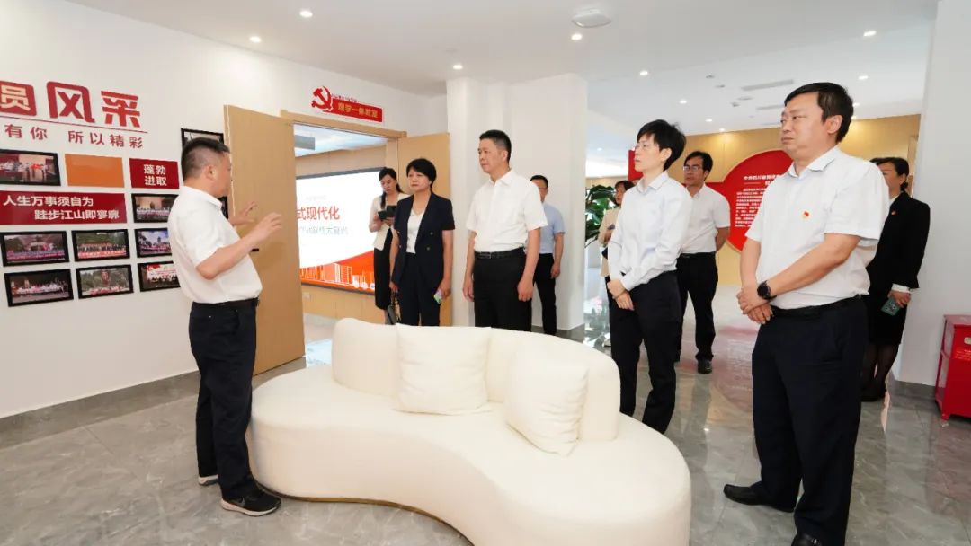 福建省人民政府国有资产监督管理委员会修兴高一行莅临尊龙凯时党？疾斓餮