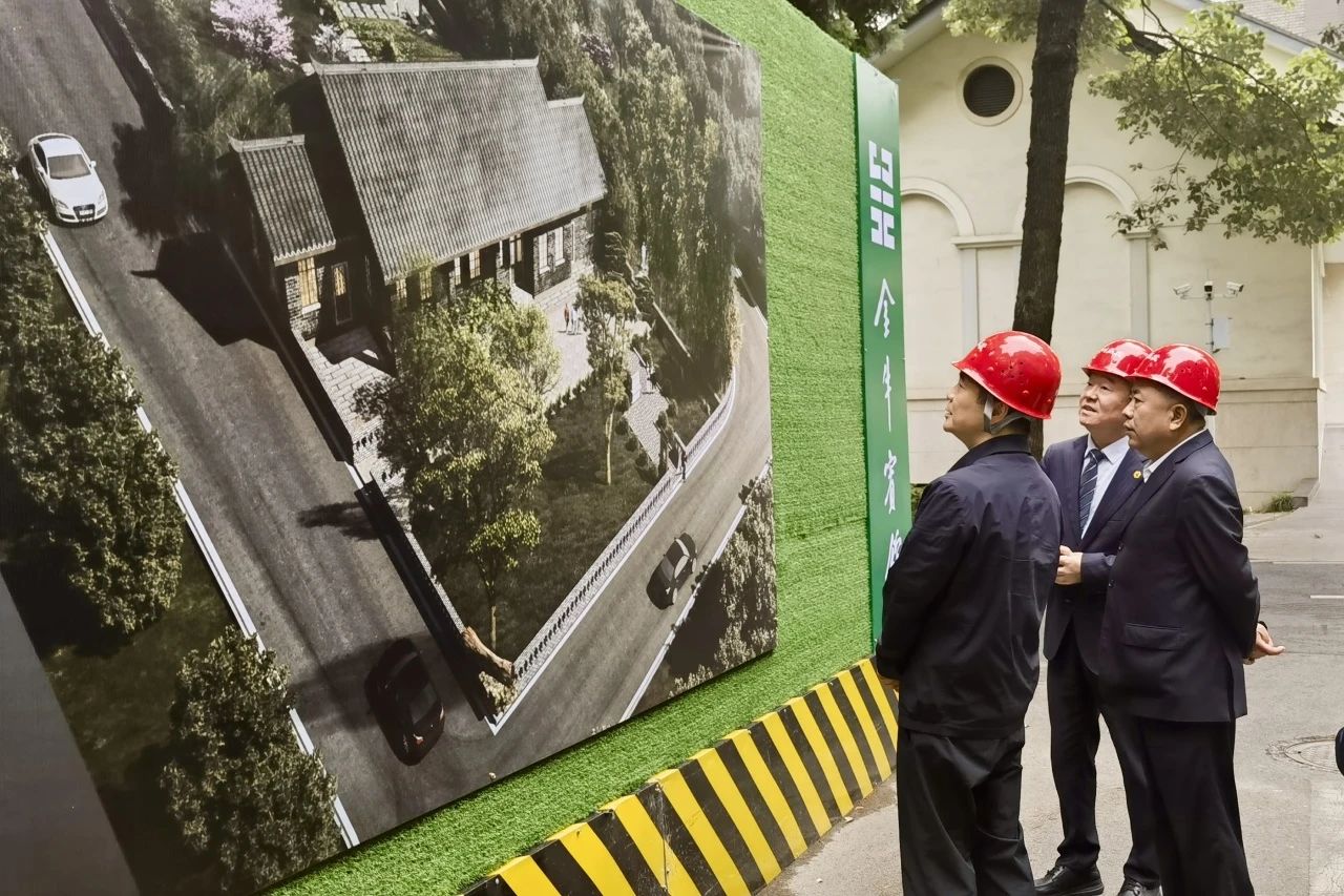 省尊龙凯时集团党委书记、董事长游勇到金牛宾馆调研张大千旧居保护修缮及环境整治工作